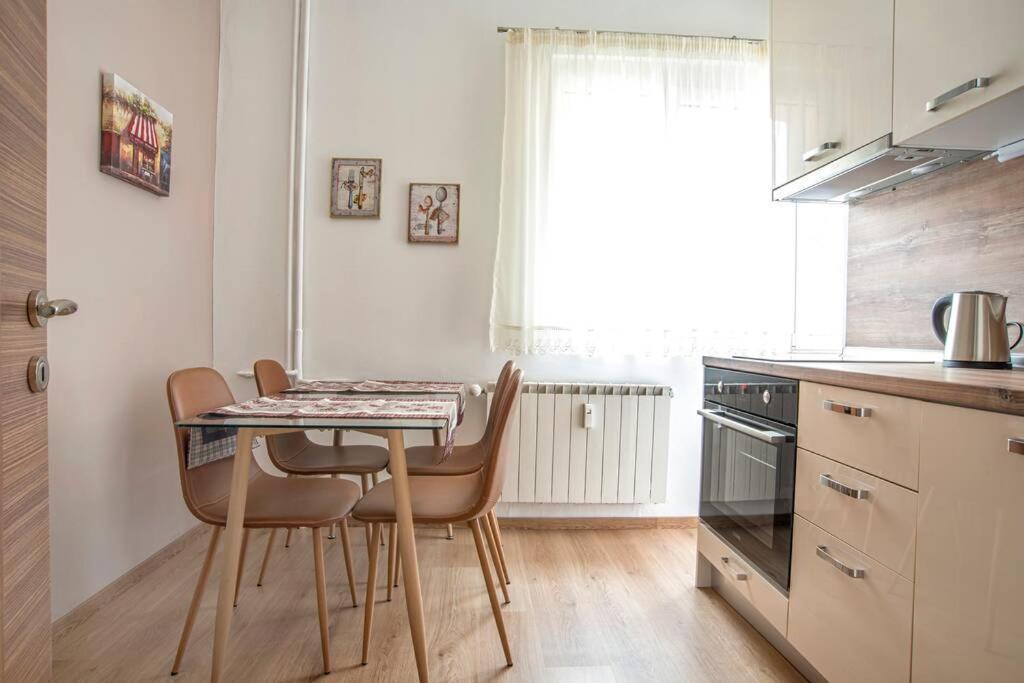 Elegant & Stylish 2 Bedroom Διαμέρισμα *